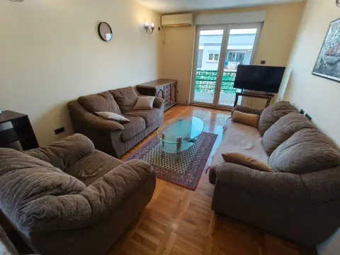 Izdavanje, jednosoban stan, 50m², Ljubović, Podgorica - image 1