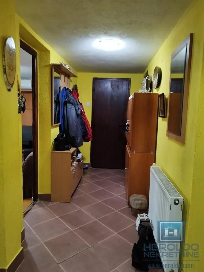 Prodaja, trosoban stan, 77m², Pijaca, Jagodina