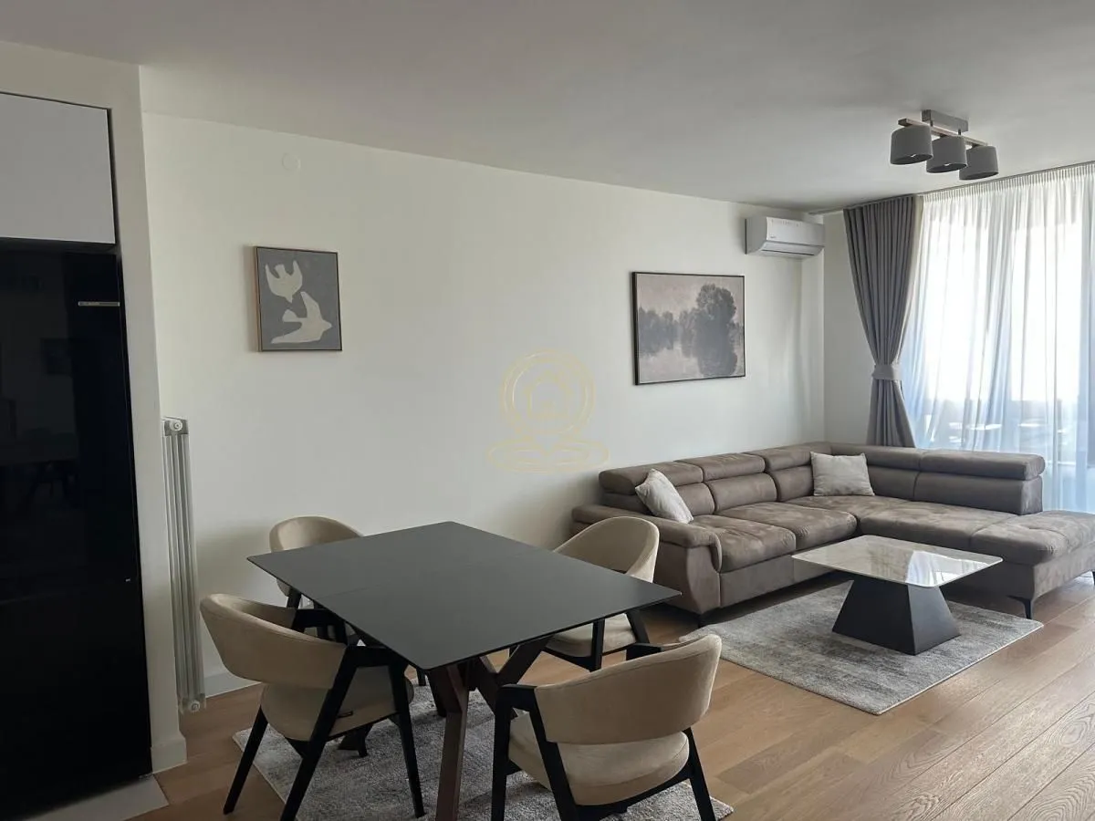 Izdavanje, trosoban stan, 87m², Savski Venac, Beograd