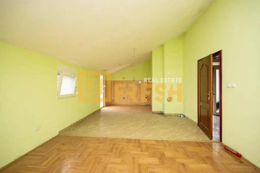 Sale, house, 204m², Rogami, Podgorica