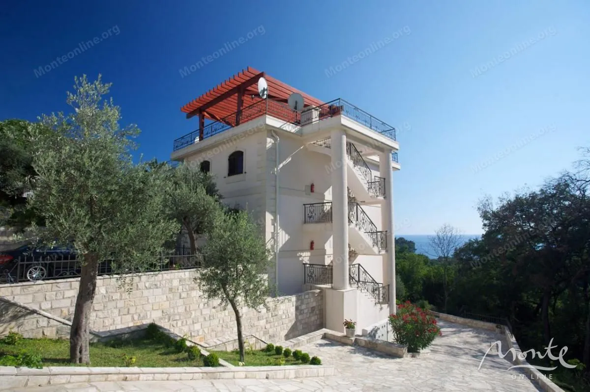 Sale, two bedroom apartment, 88m², Petrovac, Budva