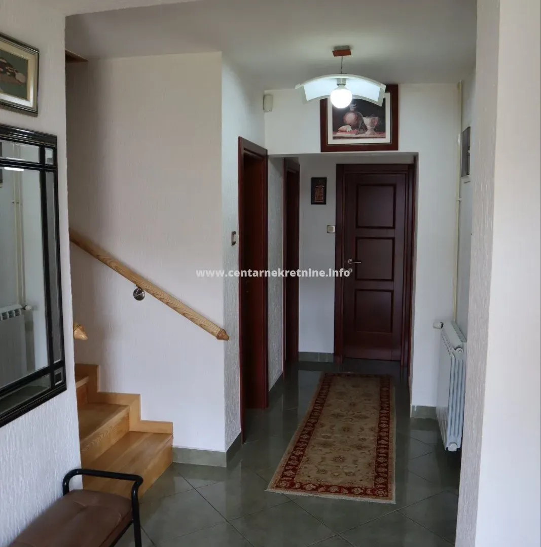 Prodaja, kuća, 200m², Zabjelo, Podgorica