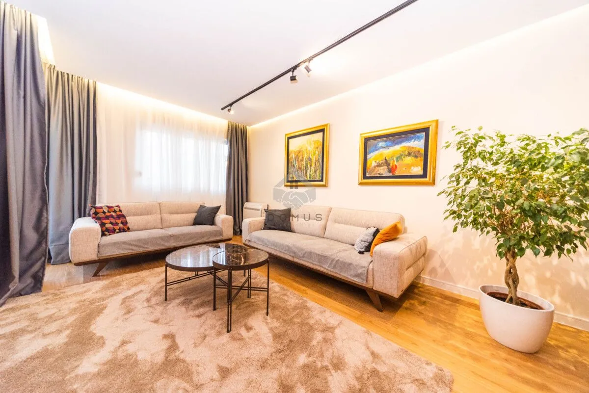 Izdavanje, dvosoban stan, 108m², Central Point, Podgorica