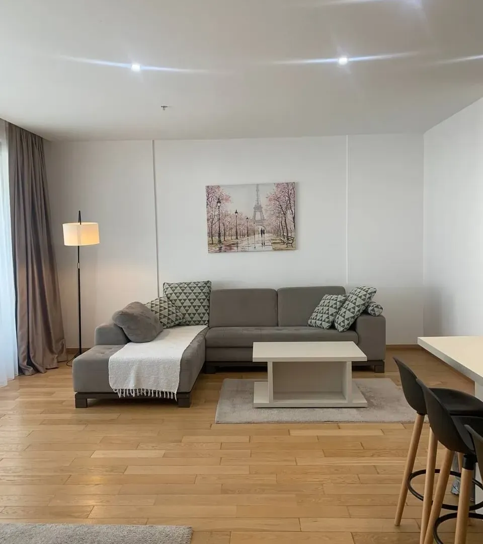 Izdavanje, jednosoban stan, 58m², Centar, Budva