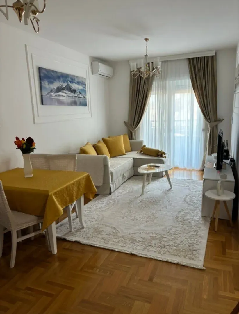 Izdavanje, jednosoban stan, 41m², Centar, Budva