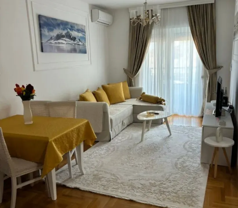 Izdavanje, jednosoban stan, 41m², Centar, Budva