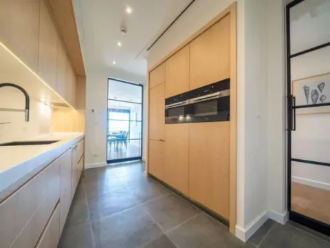 Prodaja, trosoban stan, 245m², Centar, Bar - image 10