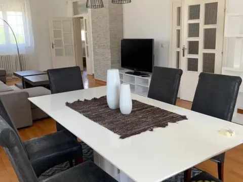 Rent, apartment, 140m², Savski Venac, Beograd - image 3