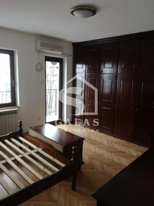 Izdavanje, kuća, 260m², Voždovac Sve Podlokacije, Beograd