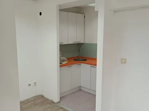 Izdavanje, poslovni prostor, 60m², Senjak, Beograd - image 8