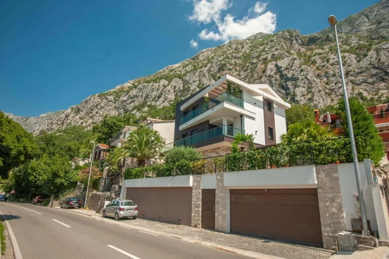 Prodaja, kuća, 210m², Dobrota, Kotor