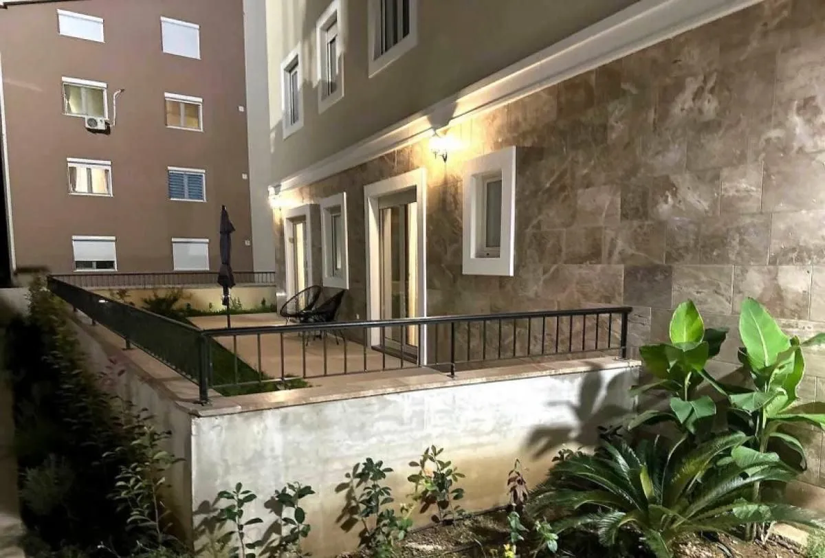 Prodaja, trosoban stan, 92m², Tivat, Crna Gora
