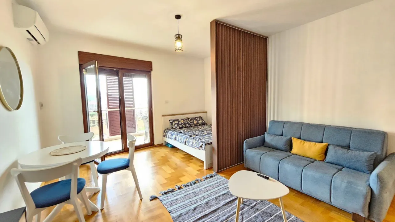 Izdavanje, garsonjera, 42m², Bečići, Budva