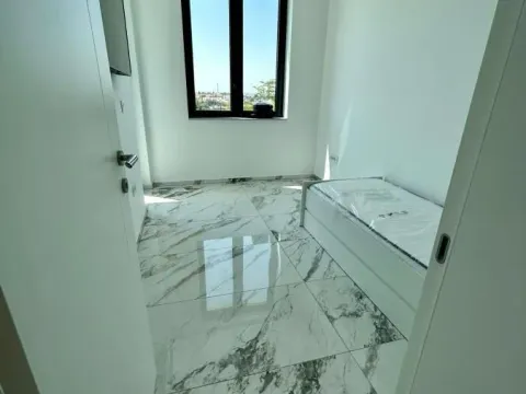 Izdavanje, kuća, 180m², Sremska Kamenica, Petrovaradin - image 13