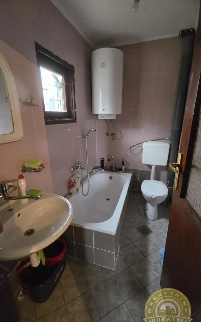 Prodaja, kuća, 155m², Ledinci, Petrovaradin