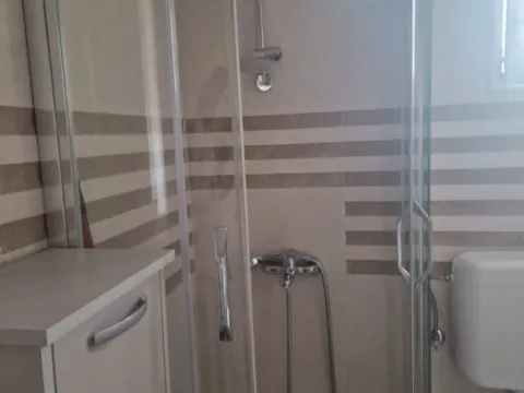 Izdavanje, jednosoban stan, 25m², Kalimanj, Tivat - image 12