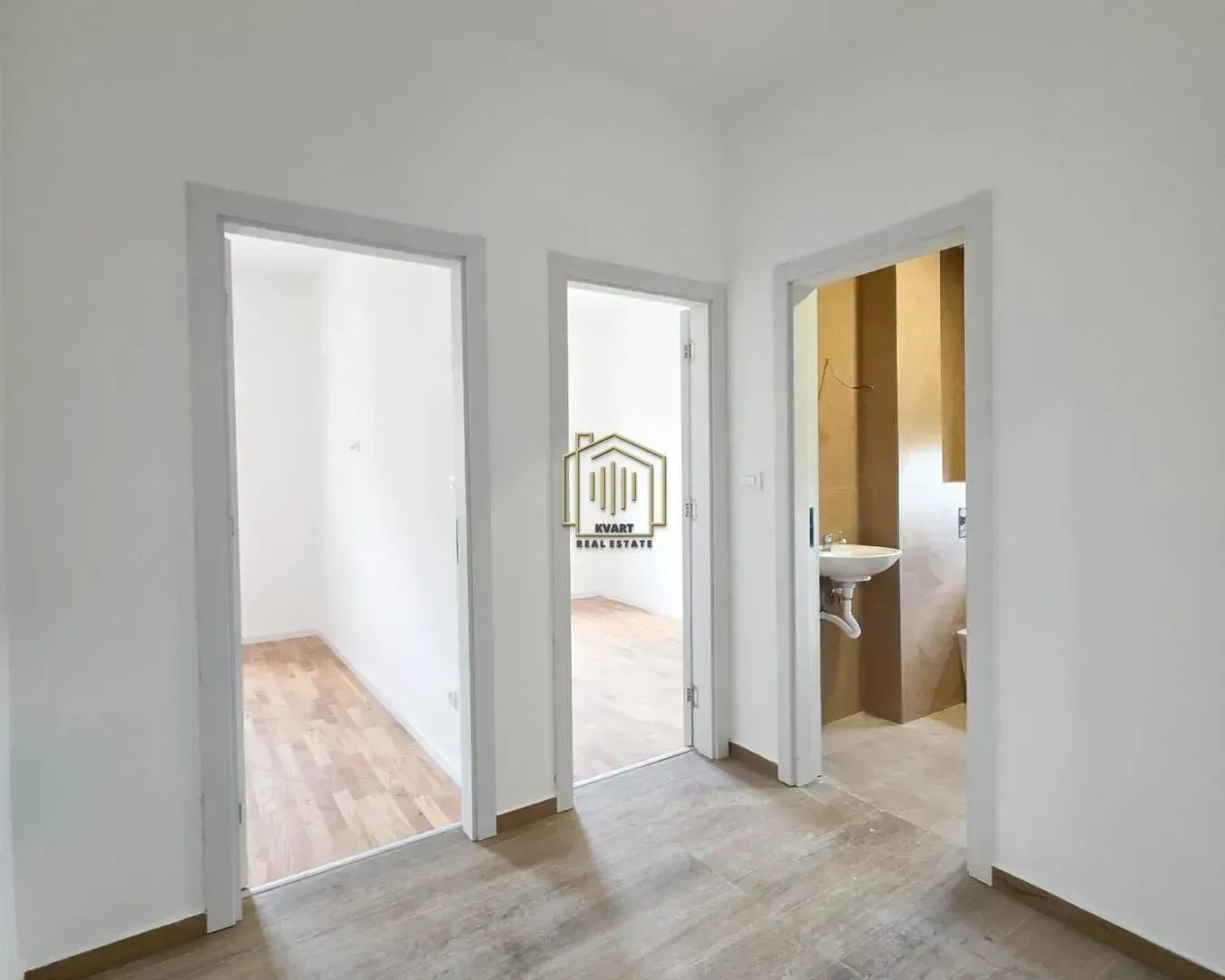 Izdavanje, jednosoban stan, 64m², Tološi, Podgorica