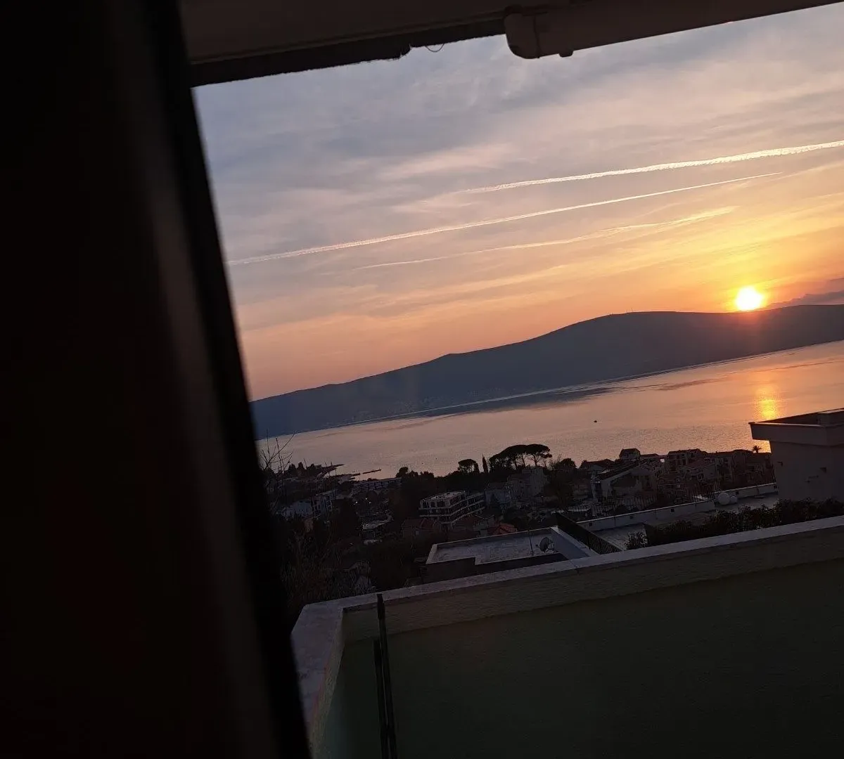 Izdavanje, jednosoban stan, 52m², Donja Lastva, Tivat