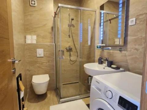 Izdavanje, dvosoban stan, 60m², Budva, Crna Gora - image 10