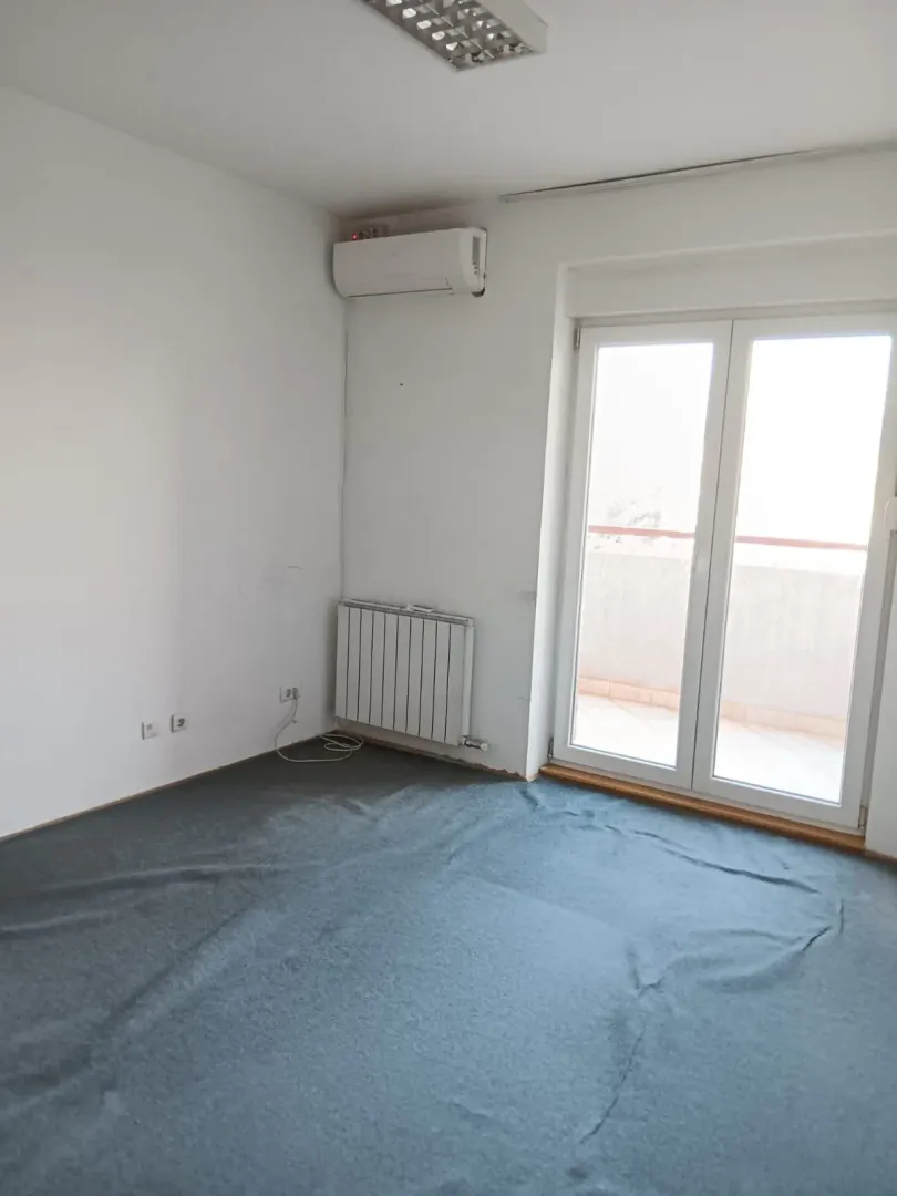 Empty room with carpet, air conditioning, and terrace access.