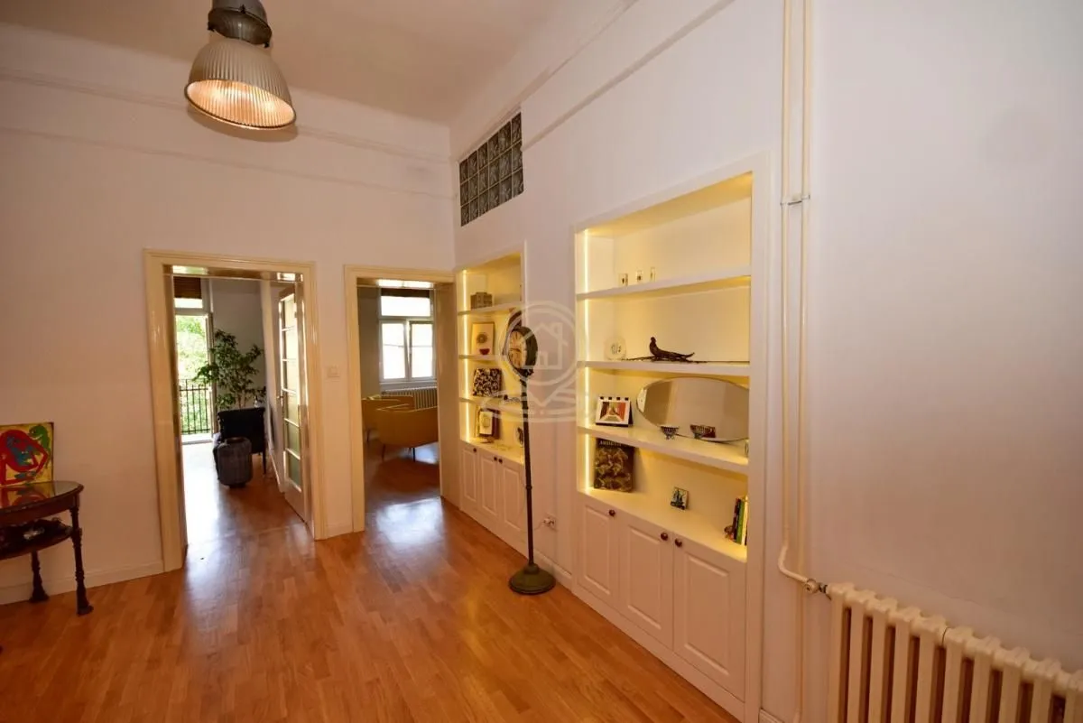 Izdavanje, trosoban stan, 76m², Stari Grad, Beograd