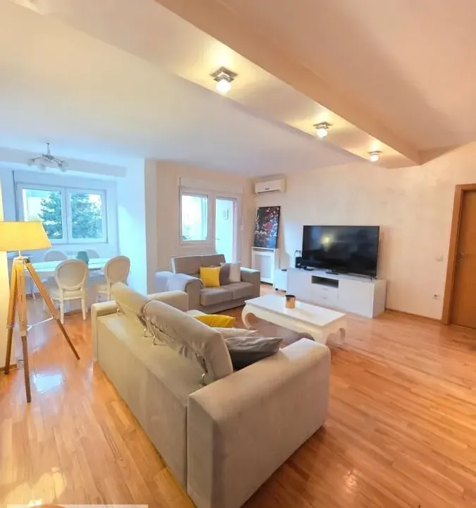 Prodaja, trosoban stan, 82m², Filmski Grad, Beograd