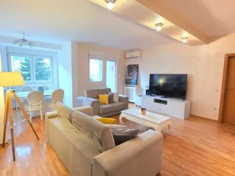 Prodaja, trosoban stan, 82m², Čukarica, Beograd