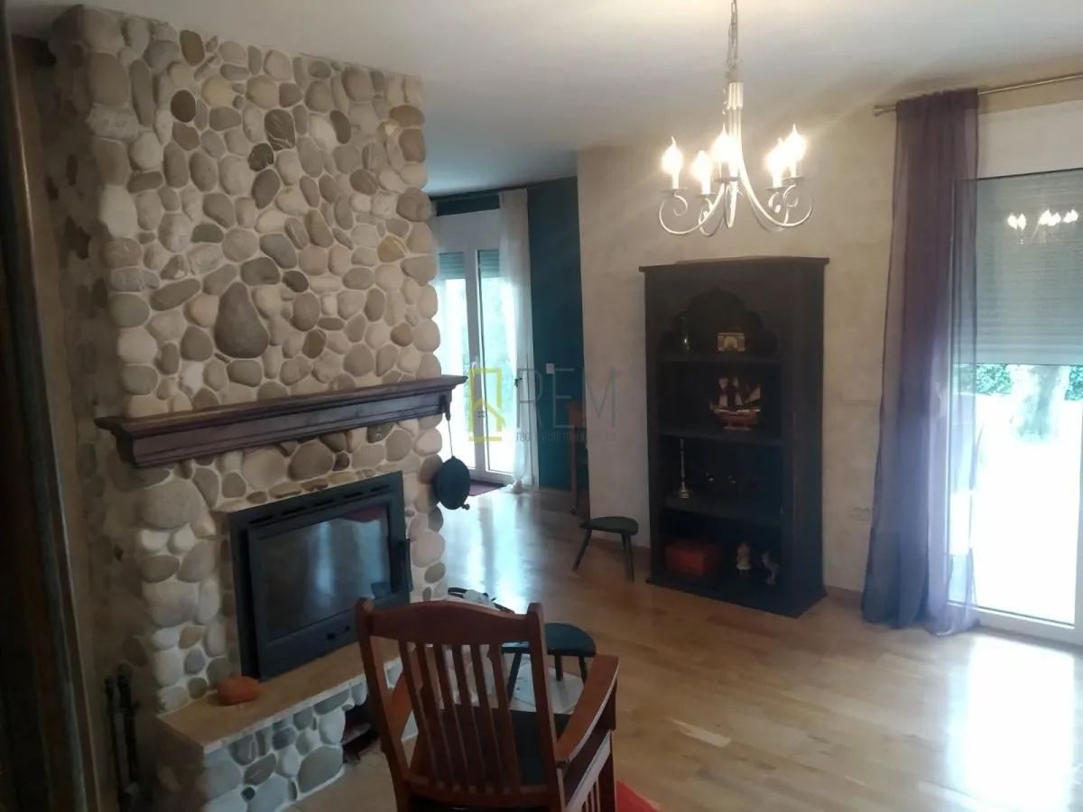 Rent, house, 190m², Tološi, Podgorica