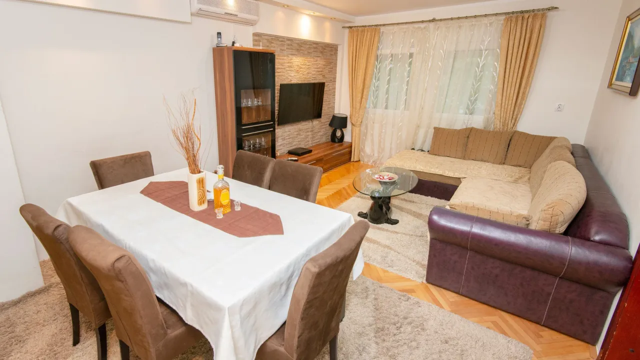 Izdavanje, dvosoban stan, 60m², Seljanovo, Tivat