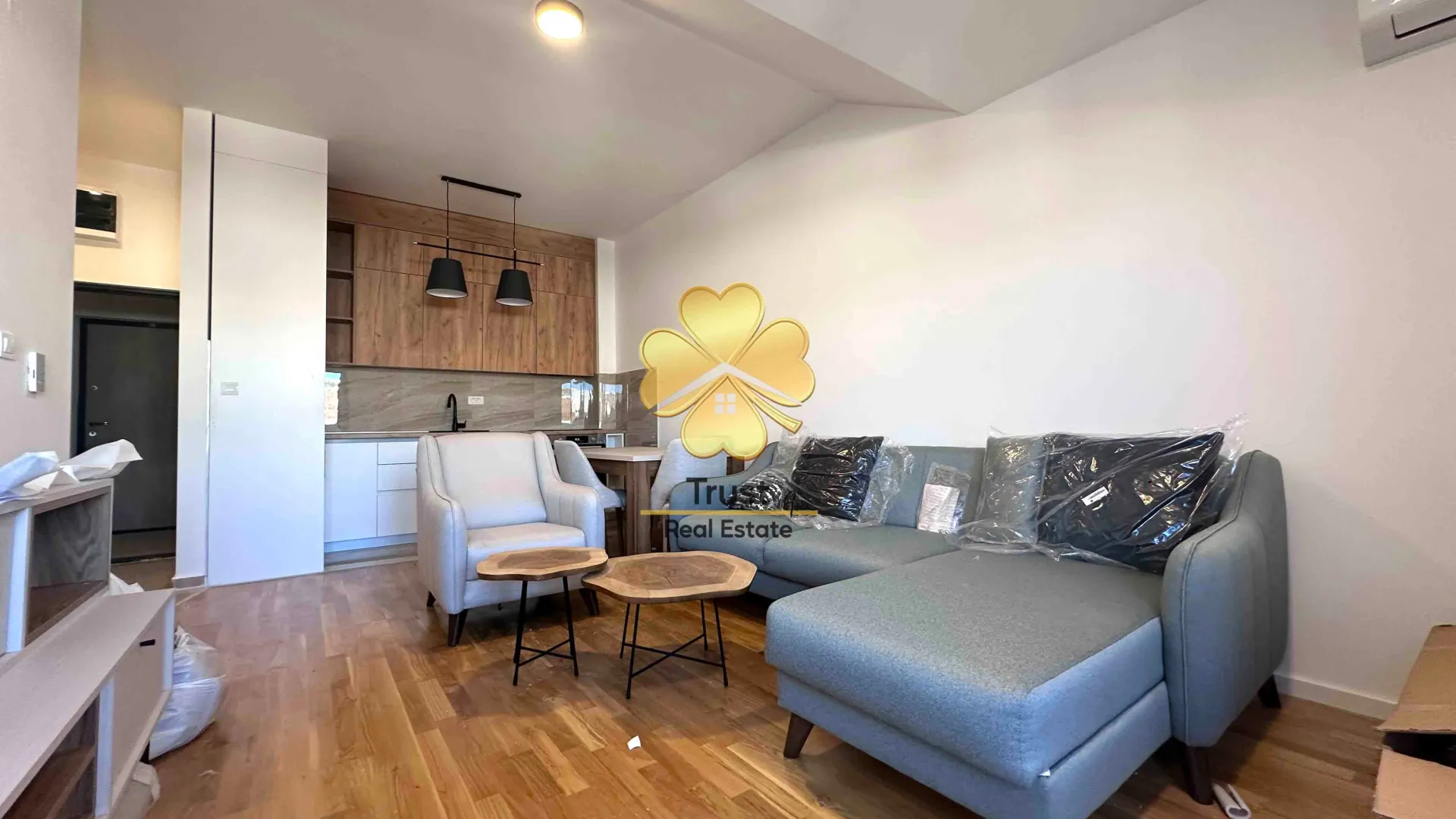 Izdavanje, dvosoban stan, 70m², Podgorica, Crna Gora