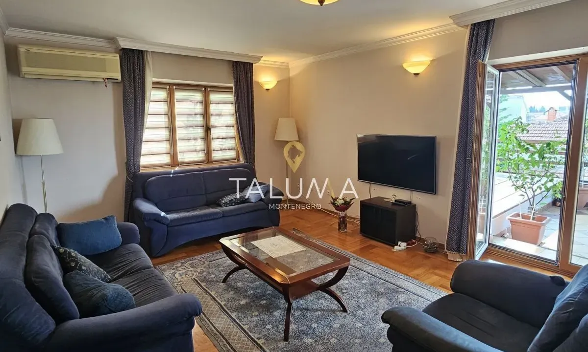 Izdavanje, kuća, 300m², Masline, Podgorica