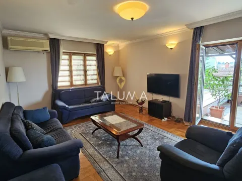 Izdavanje, kuća, 300m², Masline, Podgorica