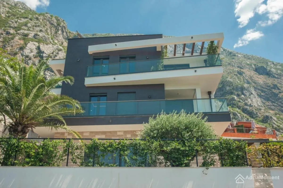 Sale, house, 210m², Dobrota, Kotor