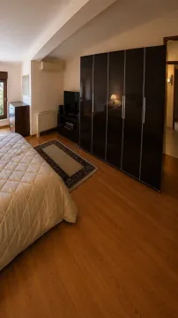Prodaja, trosoban stan, 200m², Centar, Podgorica - image 9