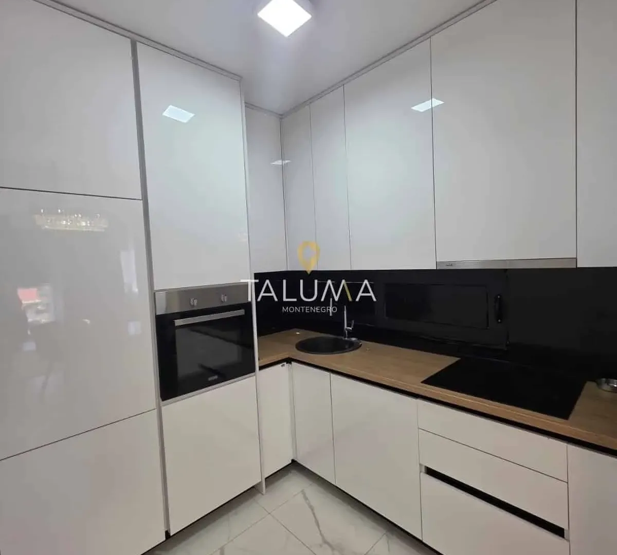 Izdavanje, trosoban stan, 130m², Dalmatinska ulica, Podgorica