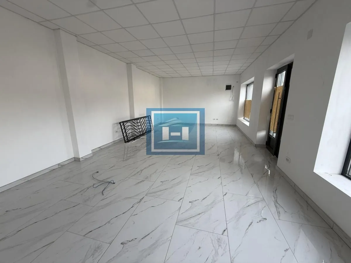 Rent, office space, 56m², Ćuprija, Srbija