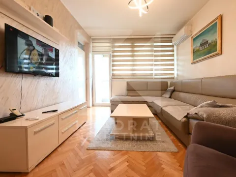 Prodaja, dvosoban stan, 71m², Pejton, Podgorica