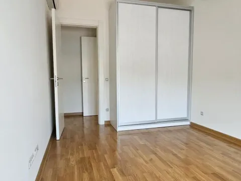 Izdavanje, četvorosoban stan, 157m², Savski Venac, Beograd - image 11