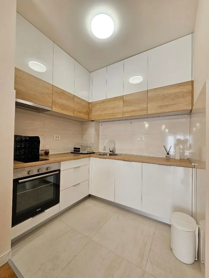 Izdavanje, jednosoban stan, 50m², Central Point, Podgorica