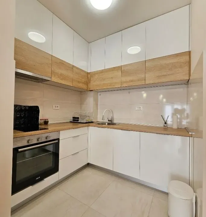 Izdavanje, jednosoban stan, 50m², Central Point, Podgorica