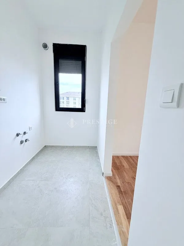 Izdavanje, dvosoban stan, 64m², Tološi, Podgorica