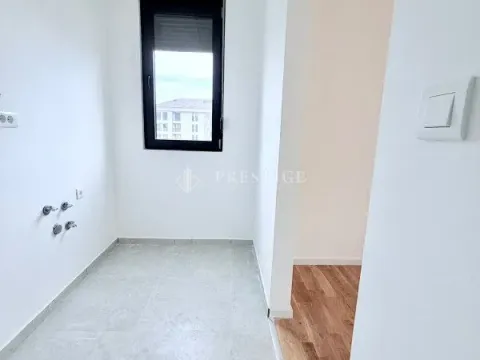 Izdavanje, dvosoban stan, 64m², Tološi, Podgorica - image 5