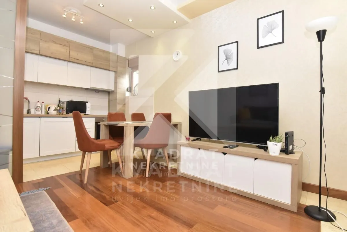 Izdavanje, dvosoban stan, 64m², Centar, Podgorica