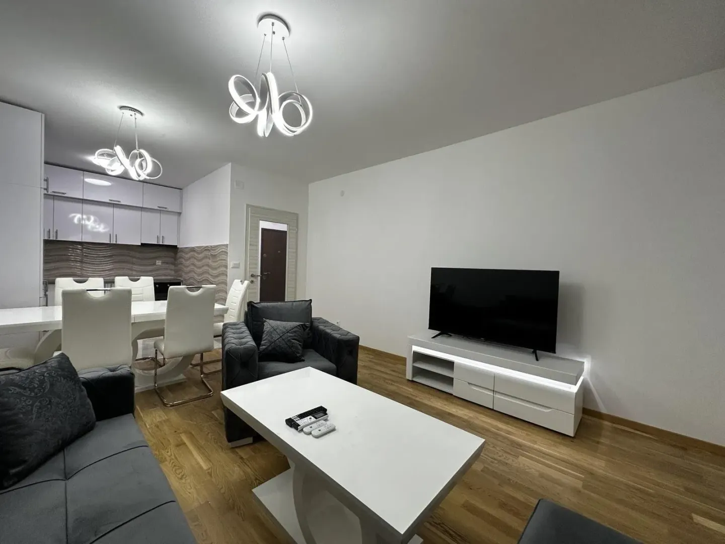 Izdavanje, jednosoban stan, 55m², Ljubović, Podgorica