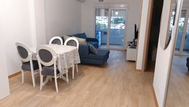 Izdavanje, jednosoban stan, 47m², Budva, Crna Gora