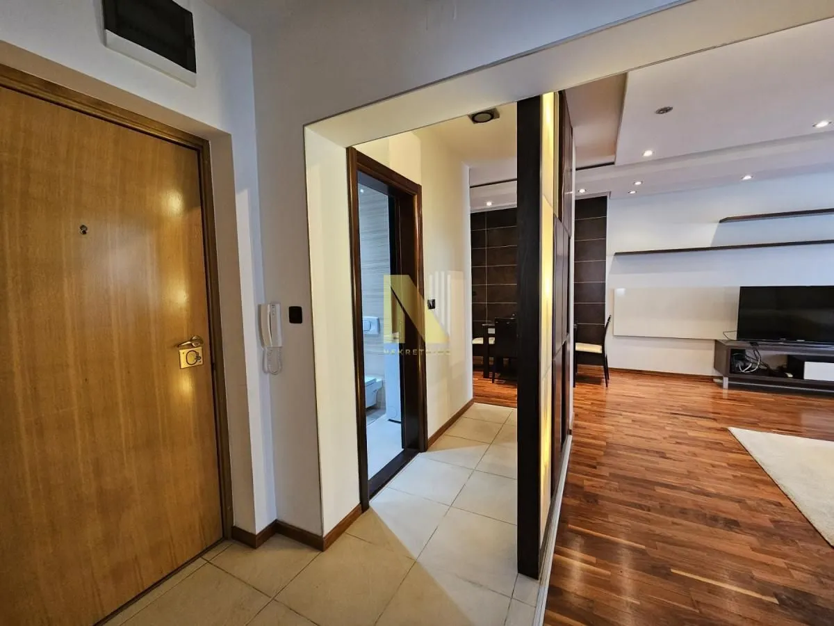 Izdavanje, trosoban stan, 78m², Sajmište, Novi Sad