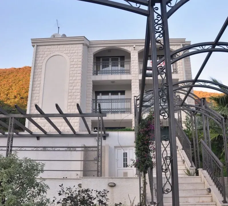 Sale, house, 270m², Đenovići, Herceg Novi