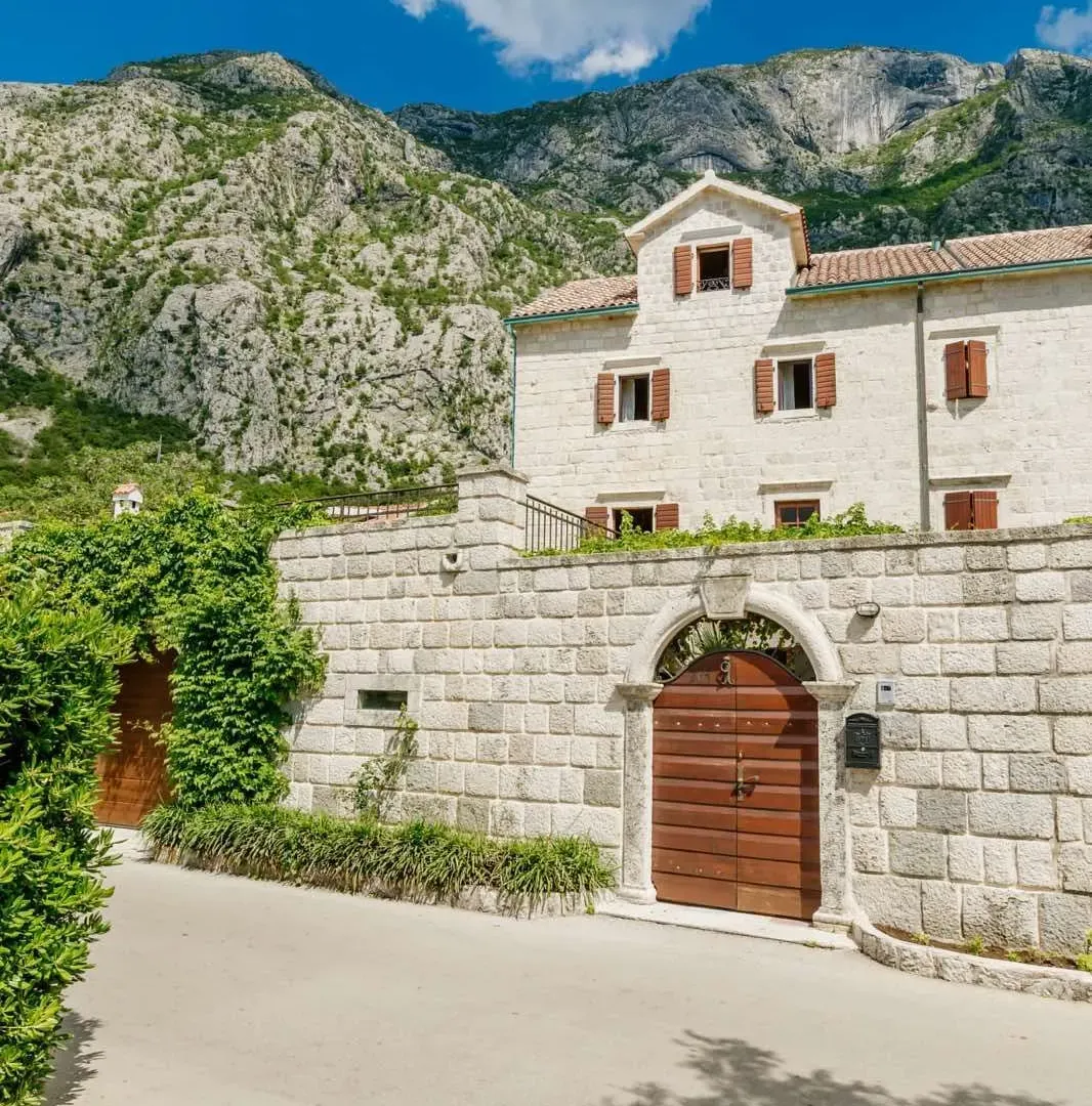 Prodaja, kuća, 370m², Kotor, Crna Gora