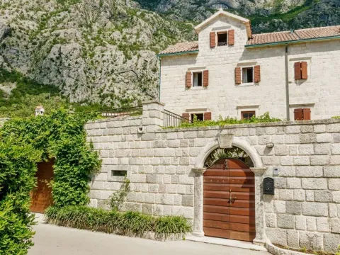 Prodaja, kuća, 370m², Kotor, Crna Gora - image 3