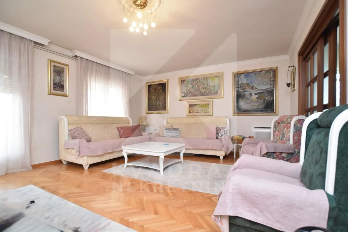 Rent, house, 370m², Zagorič, Podgorica
